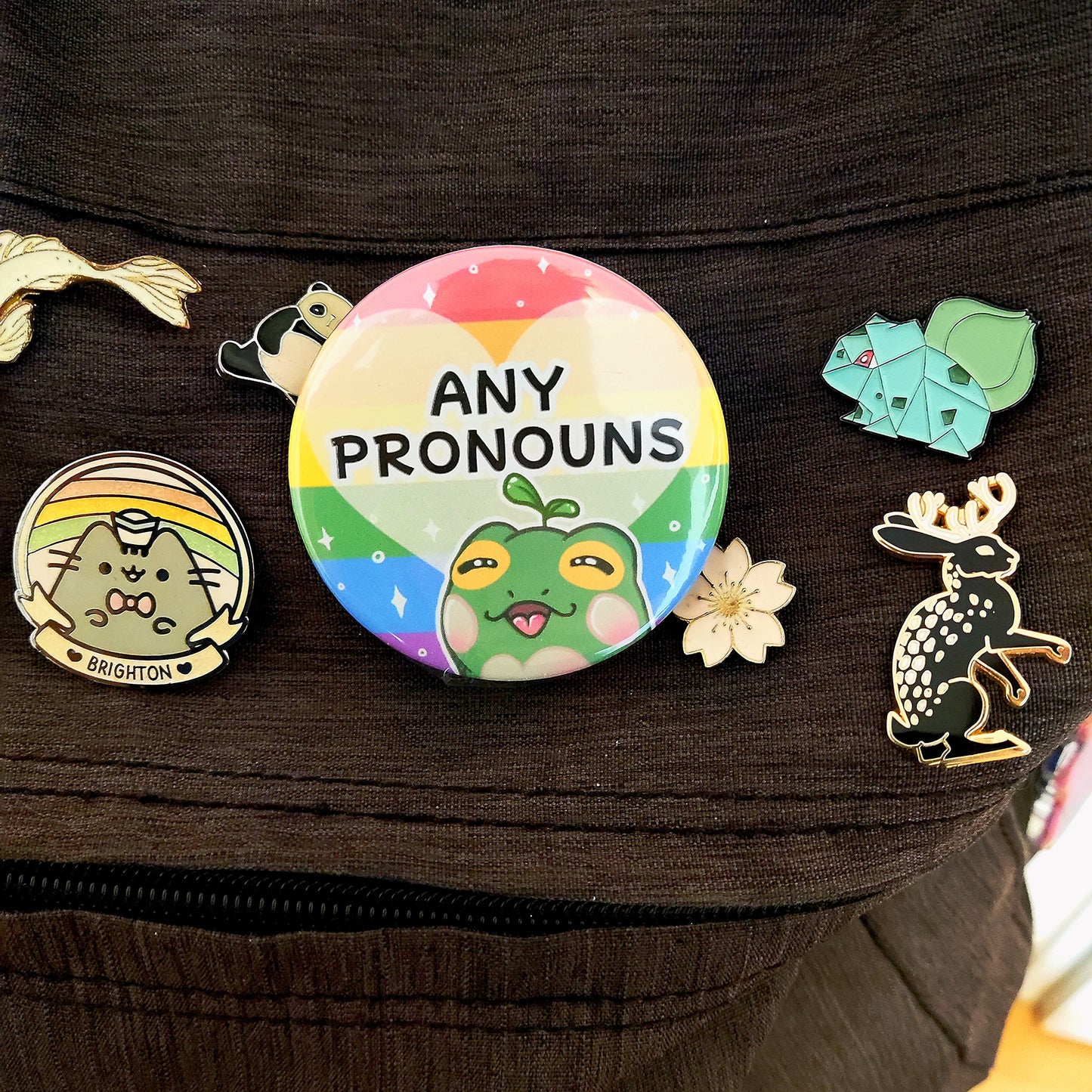 Pronouns Buttons Holographic | 6.9 diameter